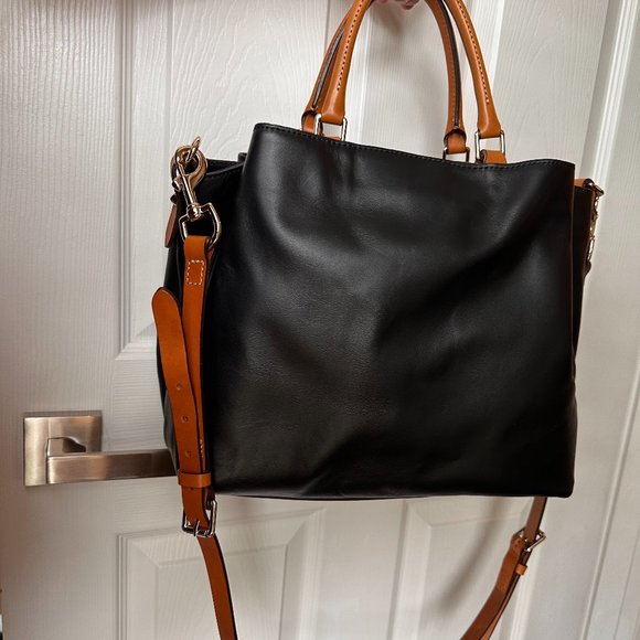 -SOLD-Dooney & Bourke bag in very good used condition - Picture 2 of 7